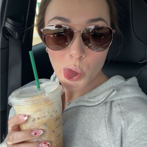 Meet your Posher, Charlotte - Picture 1 of 7